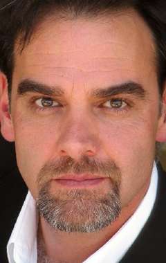 Актер Кристофер Демпси