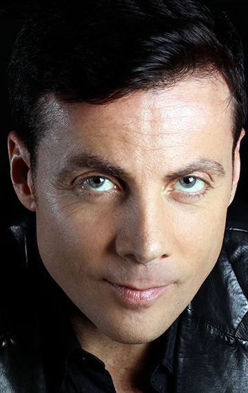 Актер Луис Пакетт