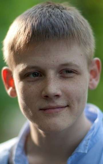 Актер Максим Емельянов