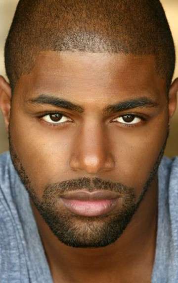 Актер Девон Никсон