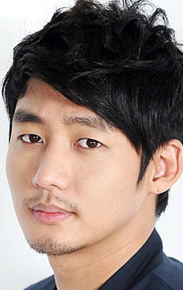 Актер Ли Тхэ Сон