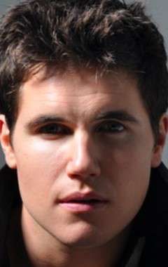 Актер Робби Амелл