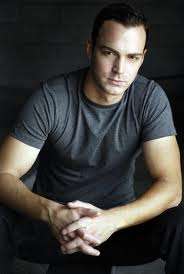 Актер Доминик Богарт