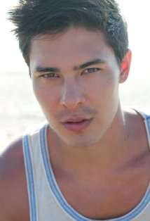 Актер Льюис Тан