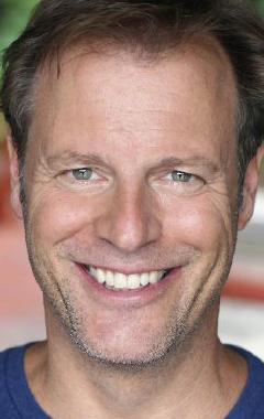 Актер Грег Коннолли