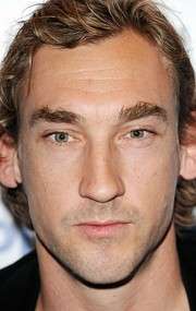 Актер Джозеф Моул