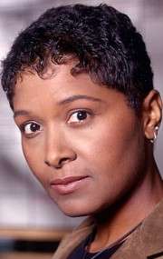 Актер Тони Льюис