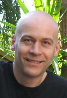 Актер Макс Бэрри