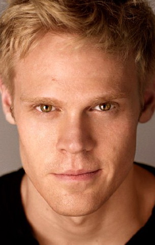 Актер Том Уолкер