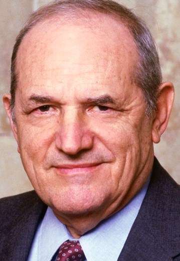 Актер Стивен Хилл