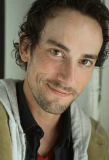 Актер Курт Рэймонд