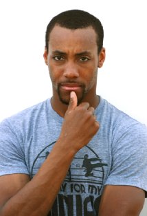 Актер Аарон Тони