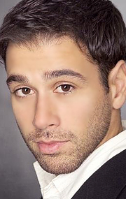 Актер Ник Влассорулос