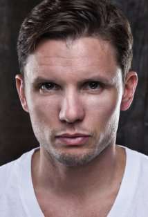 Актер Йонас Болл