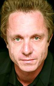 Актер Мэтью Сандерлэнд