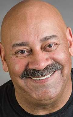 Актер Дэйв Колон