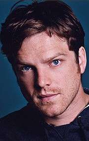 Актер Риз Томас