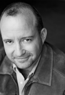 Актер Роберт Дж. Тэвенор