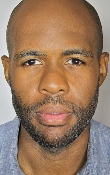 Актер Оби Симс