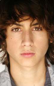 Актер Эштон Мойо