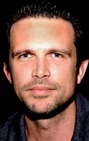 Актер Эшли Хэмилтон