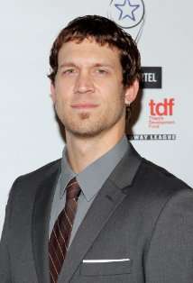 Актер Расселл Харвард