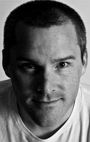 Актер Роджер Крэйг Смит