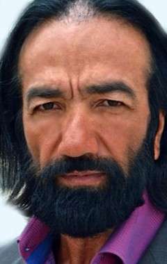 Актер Юсуф Азами