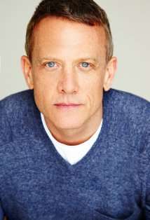 Актер Саймон Бурк