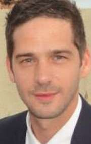 Актер Зеб Ньюман