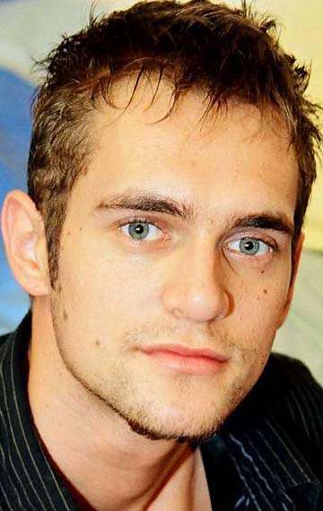 Актер Руслан Курик