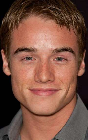 Актер Брандо Итон