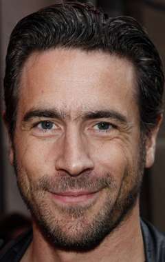 Актер Ола Рапас