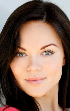 Актер Аня Монзикова