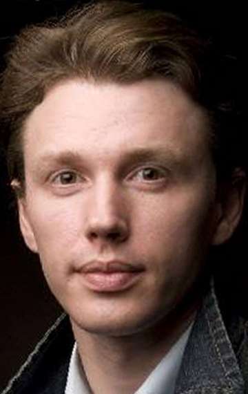 Актер Роман Артемьев