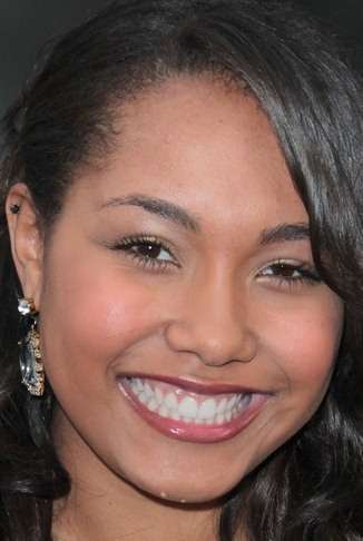 Актер Паркер МакКенна Пози