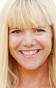 Актер Дженнифер Элиз Кокс