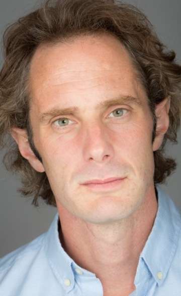 Актер Адриан Аннис