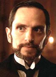 Актер Артур Холден