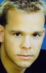 Актер Джош Миллс