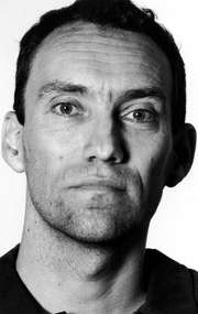 Актер Адам Коул