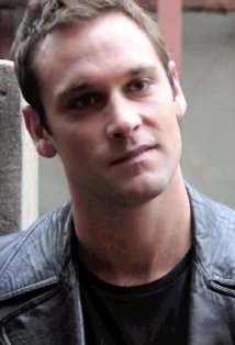 Актер Джэйк Райан