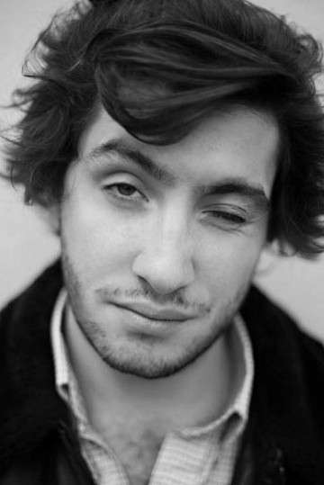 Актер Эстебан Карвахаль-Алегрия