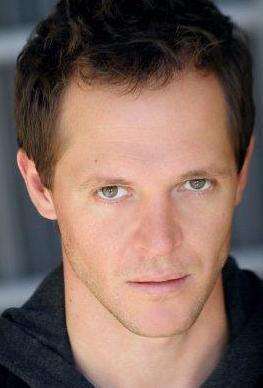 Актер Гарет Ривз