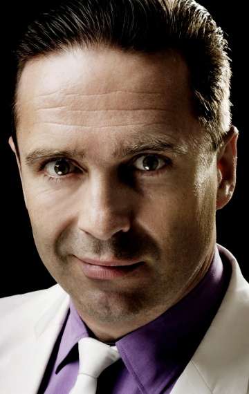 Актер Фил Никол