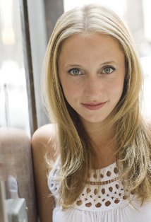 Актер Nikki Dinki