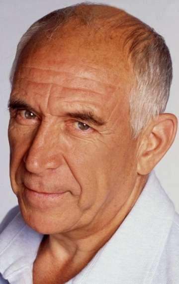 Актер Александр Пашутин