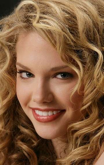 Актер Маккензи Мози