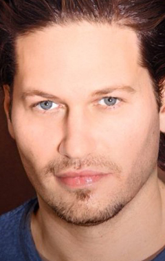 Актер Майкл Джеймс Фаради