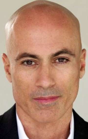 Актер Адони Маропис